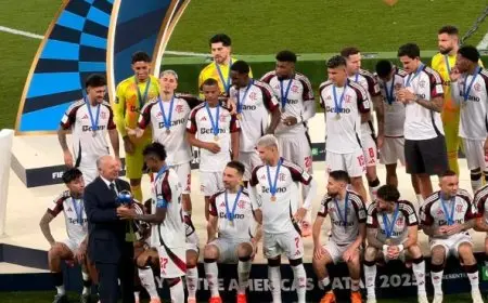 أبو ريدة يسلم كأس ديربي الأمريكتين لفريق فلامنجو البرازيلي بعد انتصار مستحق