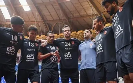 رجال الأهلي يتحدون سبورتنج في مباراة حماسية ضمن الدوري المصري