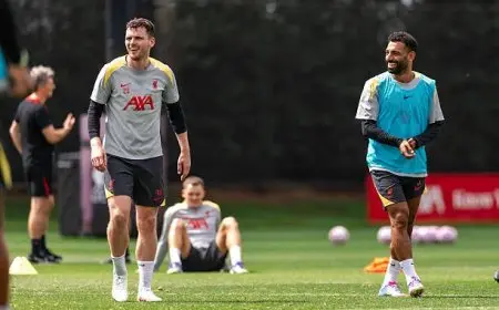 رسالة مثيرة من محمد صلاح لزملائه بعد أزمة سلوت يكشفها روبرتسون