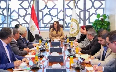 وزيرة التنمية المحلية تستعرض فرص الاستثمار المستدام في المحميات الطبيعية مع مستثمر بارز