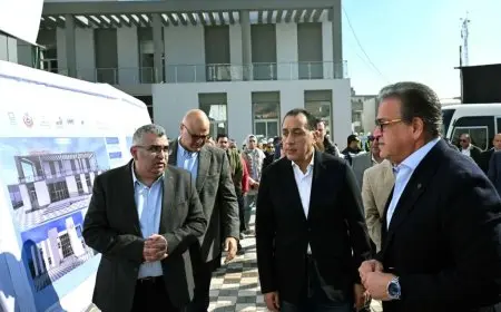 رئيس الوزراء يزور مشروع مستشفى شبين القناطر المركزي ويطلع على آثاره الإيجابية