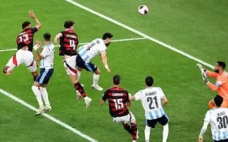 ثنائية متأخرة تمنح برشلونة الفوز على أوساسونا وتساعده في البقاء في صدارة الدوري الإسباني