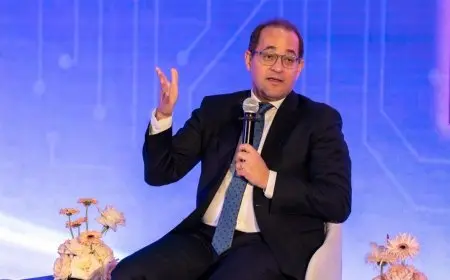 وزير المالية يشجع الشباب على العمل بشغف لتحقيق أحلامهم مع وعود بعوائد غير متوقعة