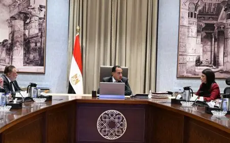 رئيس الوزراء يؤكد عزم الحكومة على خفض الدين العام والخارجي وتخفيف أعباء خدمته كأولوية رئيسية