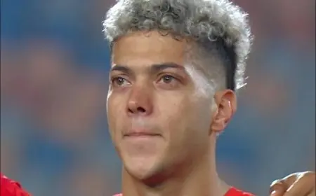 إمام عاشور يذرف الدموع بعد عودته للعب أساسياً مع منتخب مصر في مباراة نيجيريا