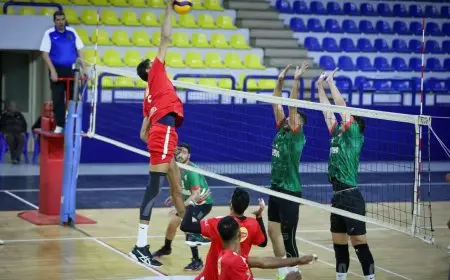 رجال طائرة الأهلي يحققون انتصاراً حاسماً على سبورتنج في دوري المرتبط