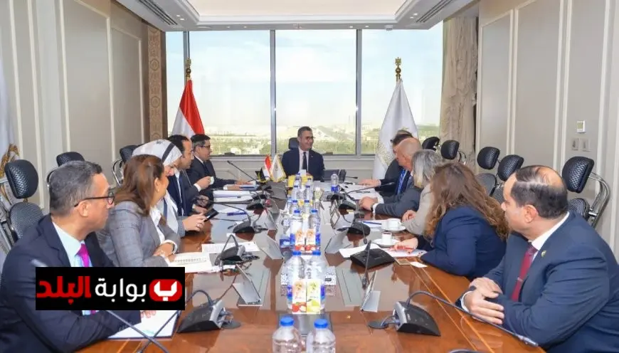 وزير التموين يستعرض مع رئيس شركة بلومبرج العالمية سبل التعاون في تطوير بنية تخزين الحبوب