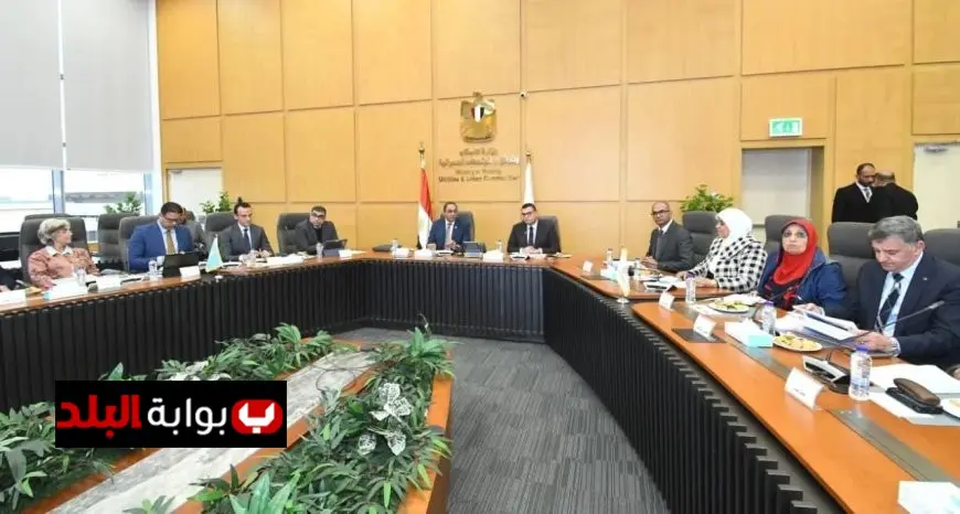 وزير الإسكان يلتقي محافظ قنا لتعزيز التعاون ومناقشة ملفات العمل المشترك