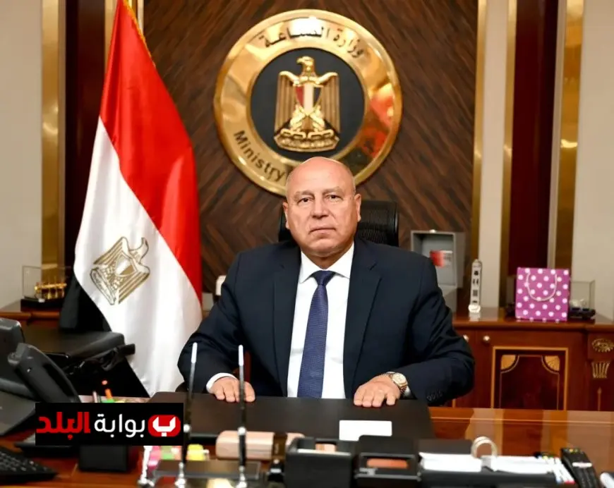 كامل الوزير يسأل عامل مصنع هيو بقنا عن راتبه والعامل يكشف 2500 جنيه أسبوعياً