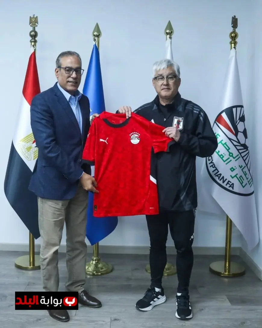 مصطفى عزام يرحب برئيس بعثة منتخب اليابان في تبادل دروع يعزز العلاقات الرياضية