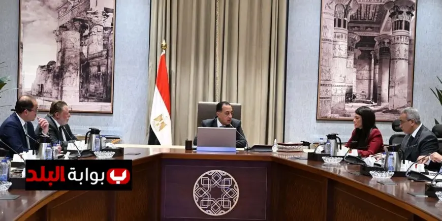 رئيس الوزراء يؤكد عزم الحكومة على خفض الدين العام والخارجي وتخفيف أعباء خدمته كأولوية رئيسية