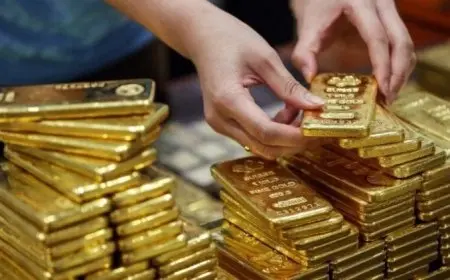 ارتفاع أوقية الذهب أكثر من 114 دولارا في العقود الآجلة بنسبة 2.64%