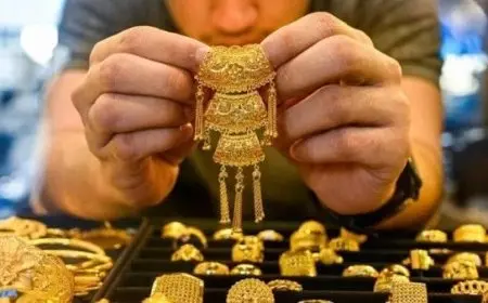 سعر الذهب عيار 21 اليوم الأحد 4 يناير 2026 بعد الارتفاع المفاجئ