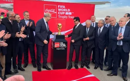 مطار القاهرة الدولي يحتفي بوصول النسخة الأصلية من كأس العالم