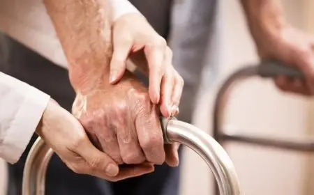 نقل مسنين من دور غير مرخصة بالإسكندرية بعد رفضهم من قبل أسرهم تفاصيل جديدة تضيء على الوضع المؤسف