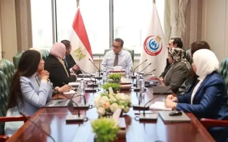وزير الصحة يتابع آخر تطورات تكليف دفعة 2023 من المهن الطبية