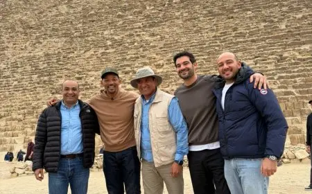 ويل سميث يستكشف أهرامات الجيزة وسط مغامراته في مصر