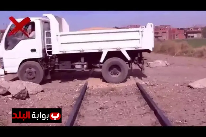 السكك الحديدية تطالب المواطنين بضرورة الالتزام بالمزلقانات الشرعية للحفاظ على السلامة العامة