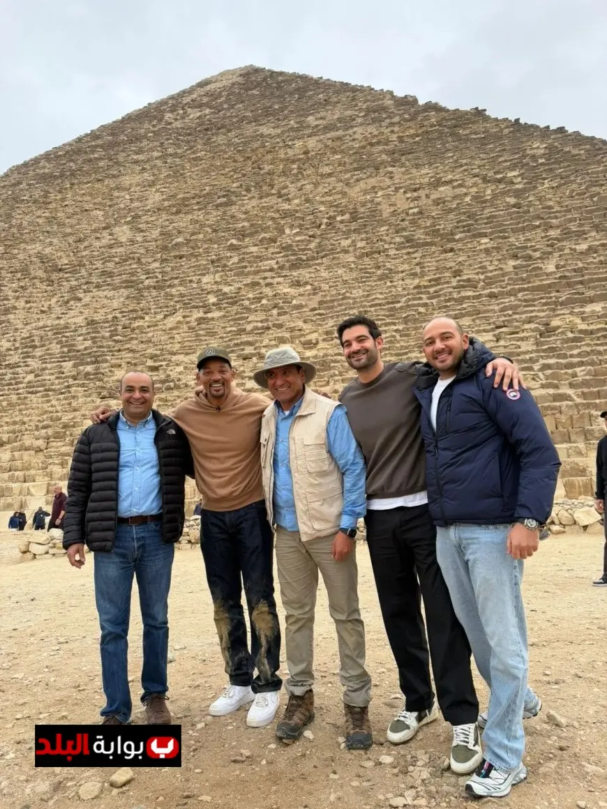 ويل سميث يكتشف سحر الأهرامات خلال إجازته في مصر