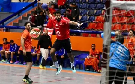 رجال الأهلي يتحدون طلائع الجيش في قمة الدوري الممتاز