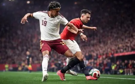 منتخب مصر يتصدر المشهد أمام إسبانيا في شوط أول بلا أهداف