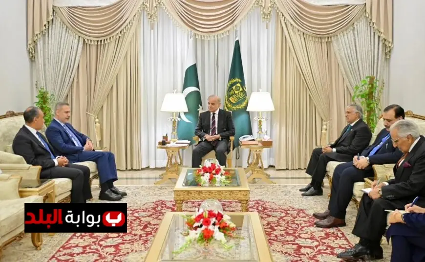 وزير الخارجية يجتمع مع رئيس وزراء باكستان لتعزيز التعاون لخفض التوترات الإقليمية