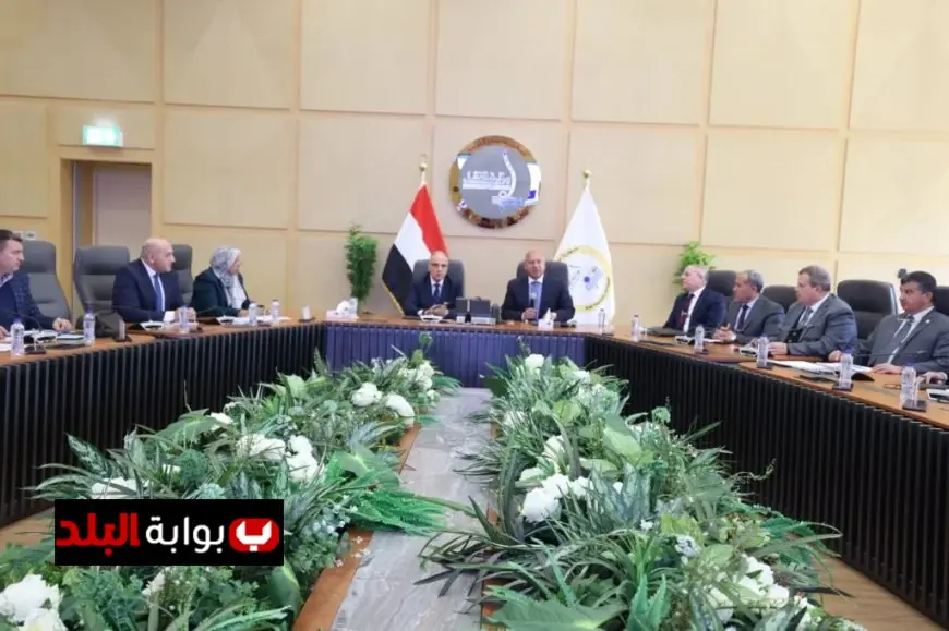 وزير النقل ووزير الري يواصلان متابعة مشروعات النقل الكبرى وسبل تطوير الموانئ